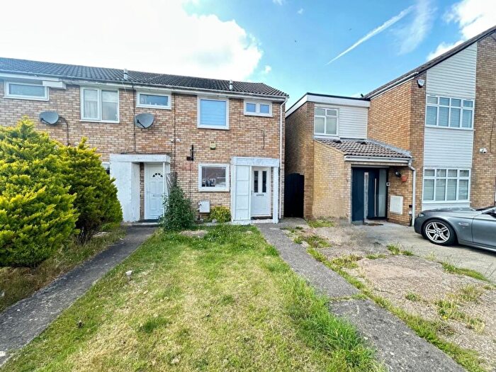 2 Bedroom End Of Terrace House To Rent In Alfriston Close, Luton, Bedfordshire, LU2