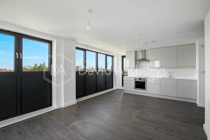 3 Bedroom Flat To Rent In Whitson Road, Haggerston, London, E2