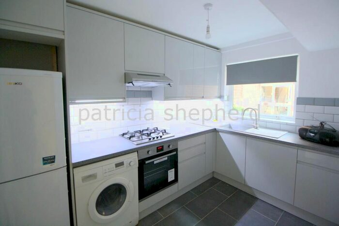 Studio To Rent In St. James Road, Sutton SM1