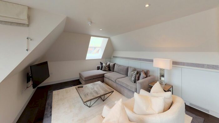 2 Bedroom Flat To Rent In Duke Street, London, W1K