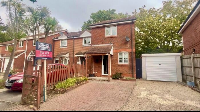 2 Bedroom Semi-Detached House To Rent In Devonshire Gardens, Bursledon, SO31