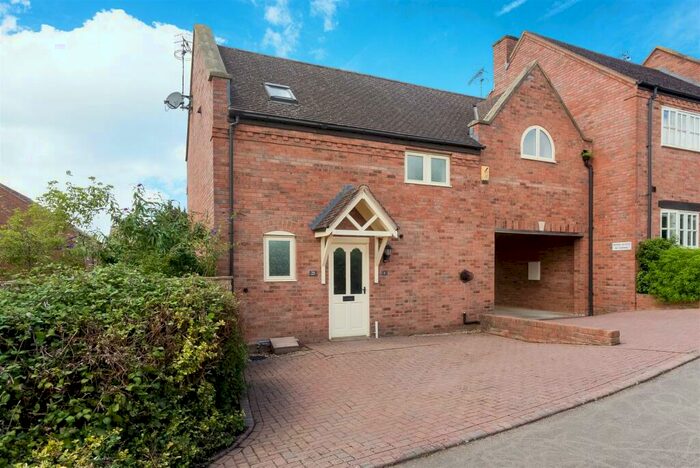 3 Bedroom Semi-Detached House For Sale In Basket Hall, Shipston-on-Stour, CV36