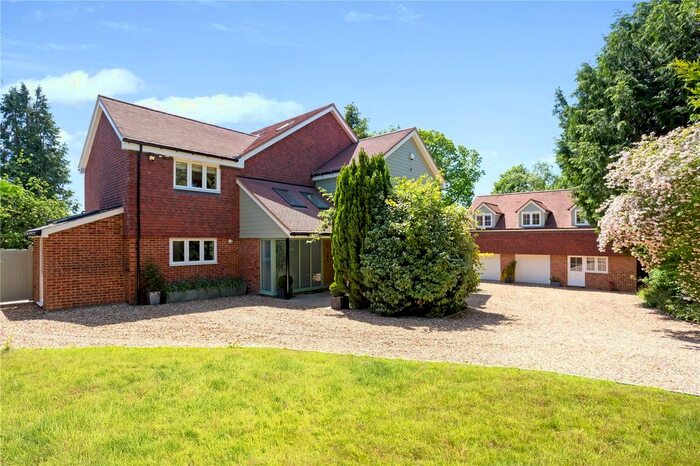 5 Bedroom Detached House For Sale In Willis Lane, Four Marks, Alton, Hampshire, GU34