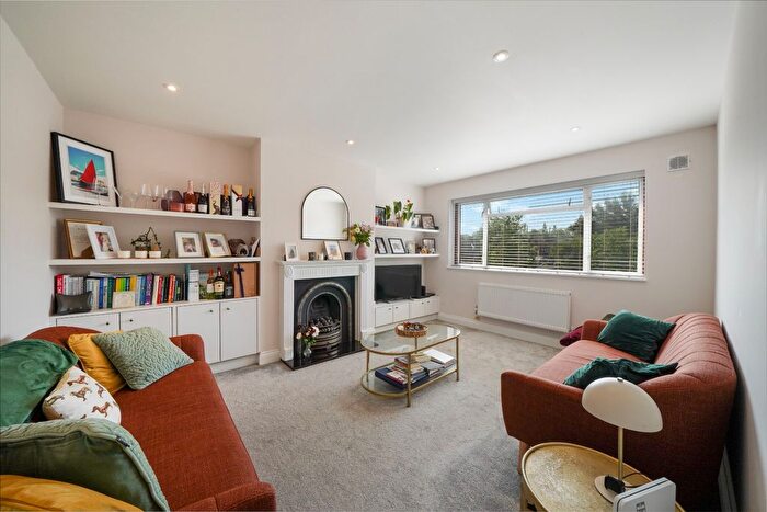 2 Bedroom Flat For Sale In Chamberlain Way, Pinner, HA5