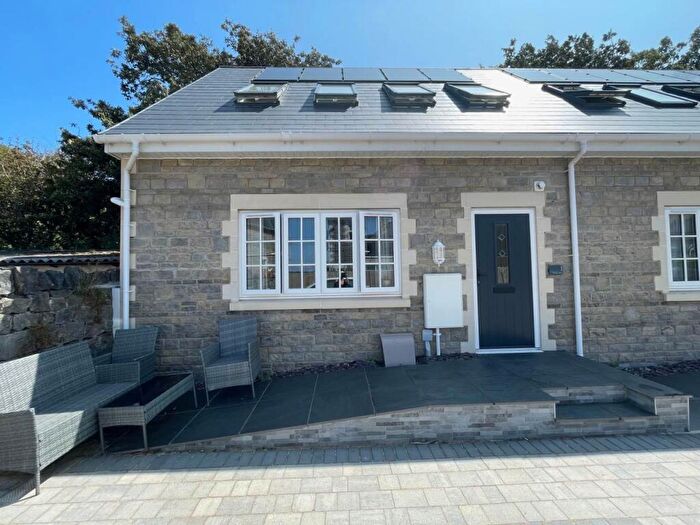 2 Bedroom House To Rent In Beach Road, Weston-super-Mare, North Somerset, BS23