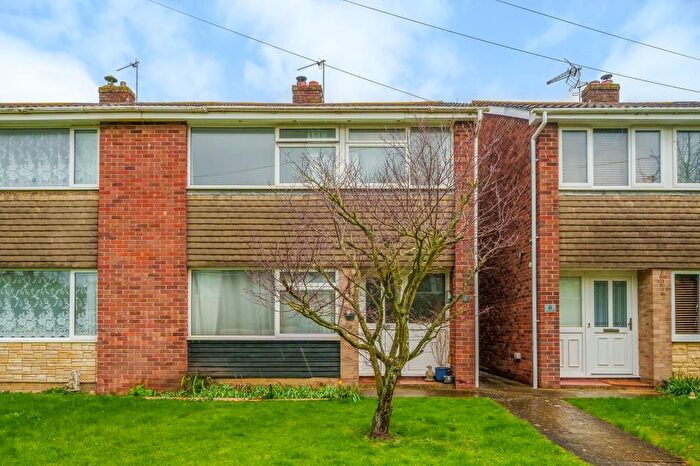 3 Bedroom Semi Detached House For Sale In Farm Close, Chalgrove, OX44