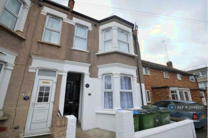 2 Bedroom Flat To Rent In Myrtledene Road, London, SE2
