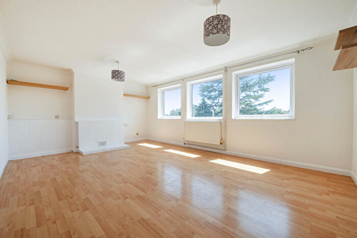 3 Bedroom Flat To Rent In Wessex Way, Maidenhead, SL6