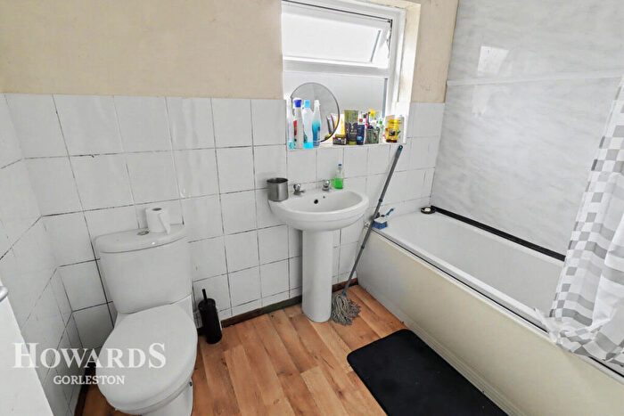 3 Bedroom Terraced House For Sale In St Hughs Green, Gorleston, NR31