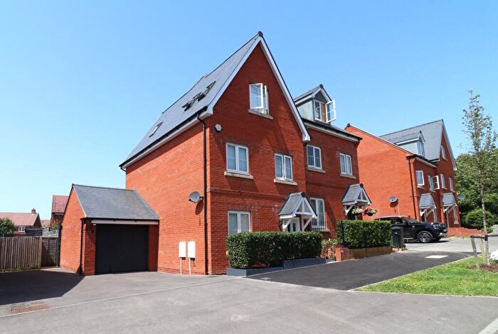 3 Bedroom Semi-Detached House For Sale In Kingsman Drive, Botley, SO32