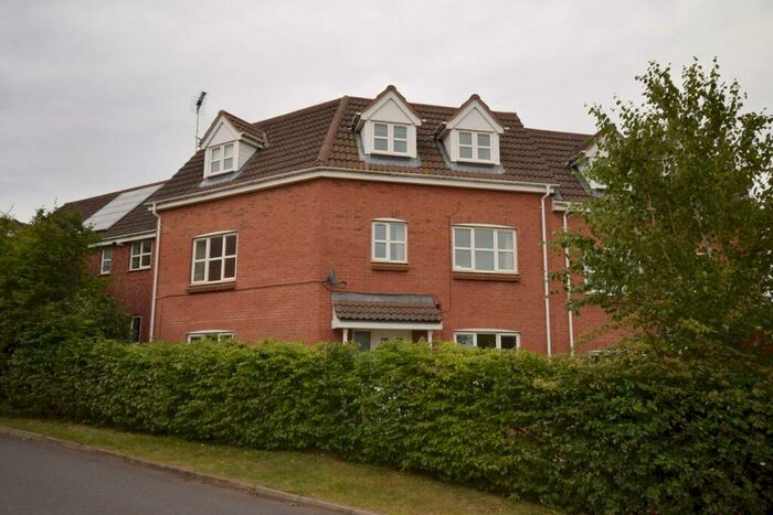 4 Bedroom Town House To Rent In Farnborough Drive, Daventry, NN11