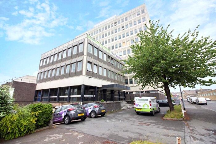 1 Bedroom Apartment For Sale In Colonnade House, Sunbridge Road, Bradford, West Yorkshire, BD1