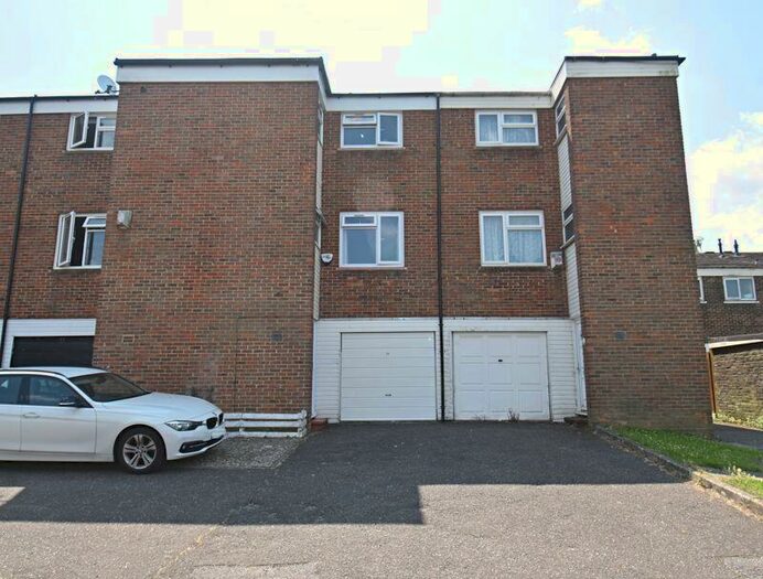 4 Bedroom Detached House To Rent In Keats Close, Basingstoke, RG24