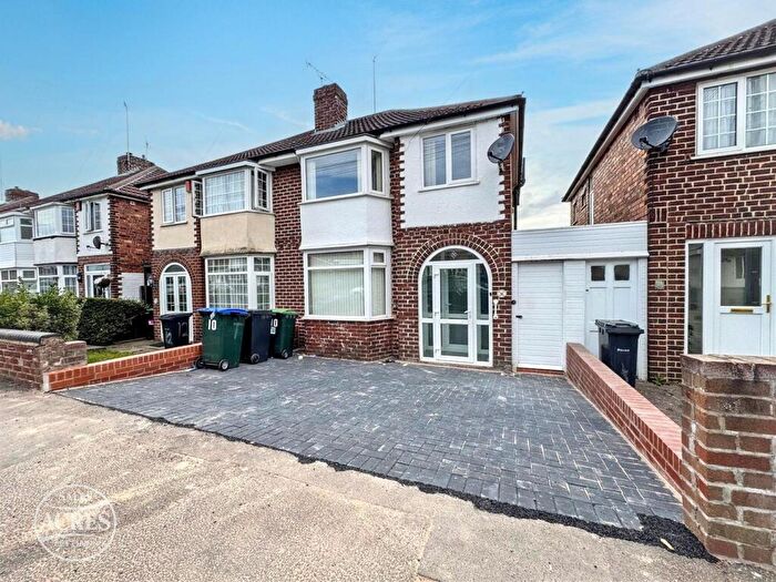 3 Bedroom Semi Detached House For Sale In Bowstoke Road, Great Barr, Birmingham, B43