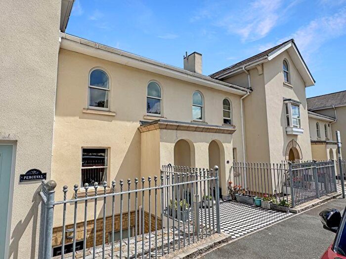 3 Bedroom Terraced House For Sale In Castle Road, Cowes, PO31