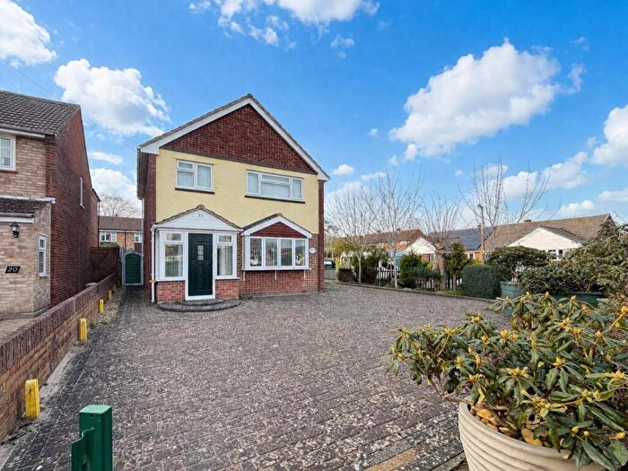 3 Bedroom House For Sale In Shenton Close, Swindon, SN3