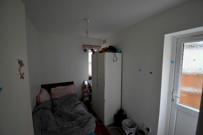 2 Bedroom Flat For Sale In Gordon Road, Harrow, HA3