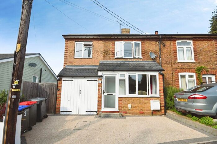 3 Bedroom Semi-Detached House For Sale In Rifle Hill, Braintree, CM7