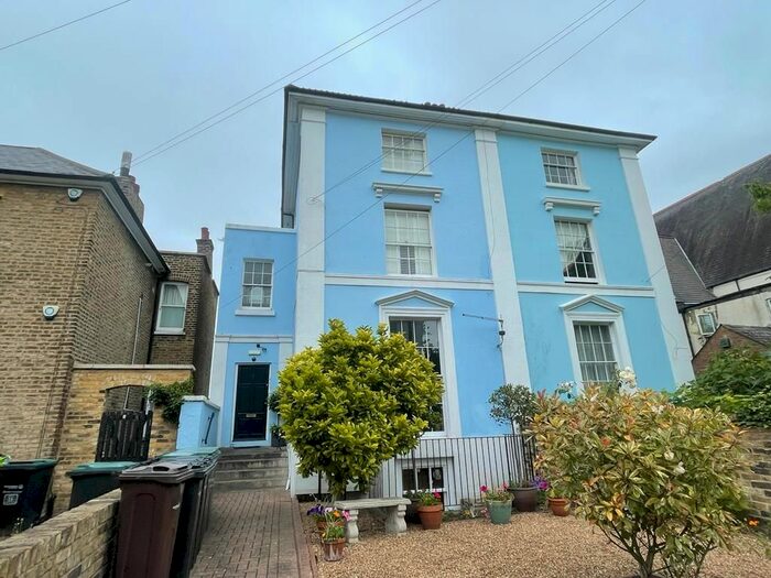 1 Bedroom Flat To Rent In Clarence Place, Gravesend, Kent, DA12