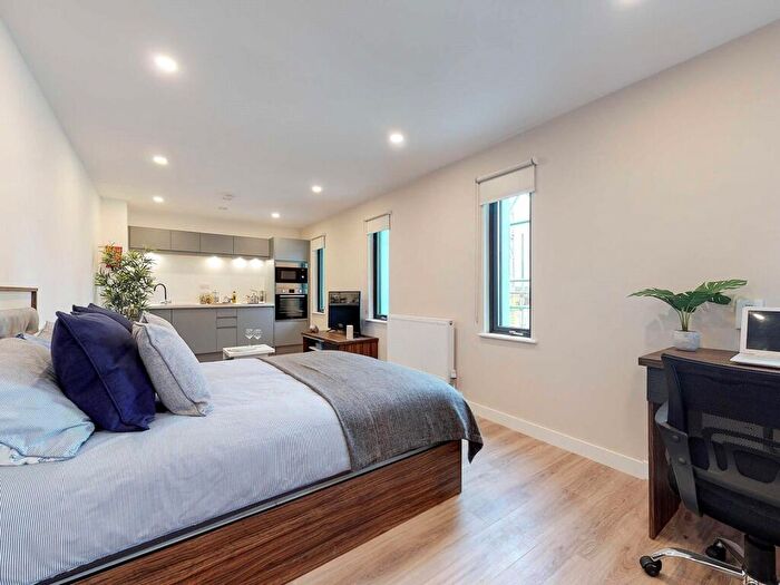 Apartment To Rent In Apt, Apollo Residence #, S1