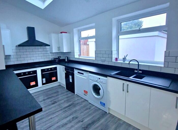 6 Bedroom End Of Terrace House To Rent In Crombie Avenue, Clifton, York, YO30