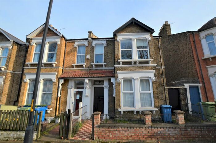 3 Bedroom Flat To Rent In Athenlay Road, London SE15