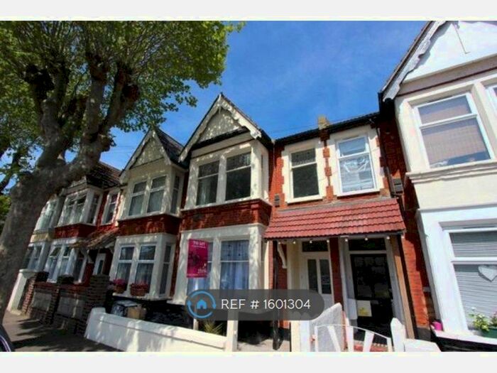 3 Bedroom Flat To Rent In (Upper) Warrior Square, Southend-On-Sea, SS1