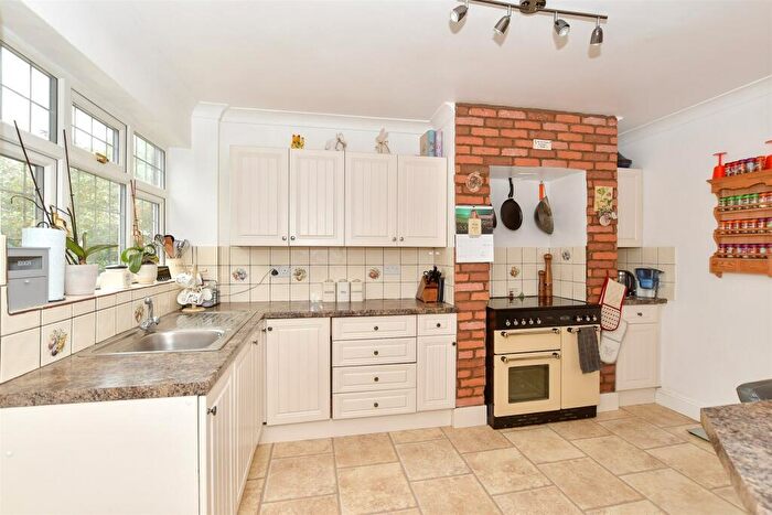 4 Bedroom Detached House For Sale In Headcorn Road, Sandway, Kent, ME17