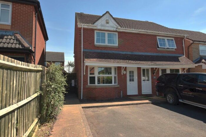 3 Bedroom Semi-Detached House To Rent In Balmoral Drive, Brackley, Northamptonshire, NN13
