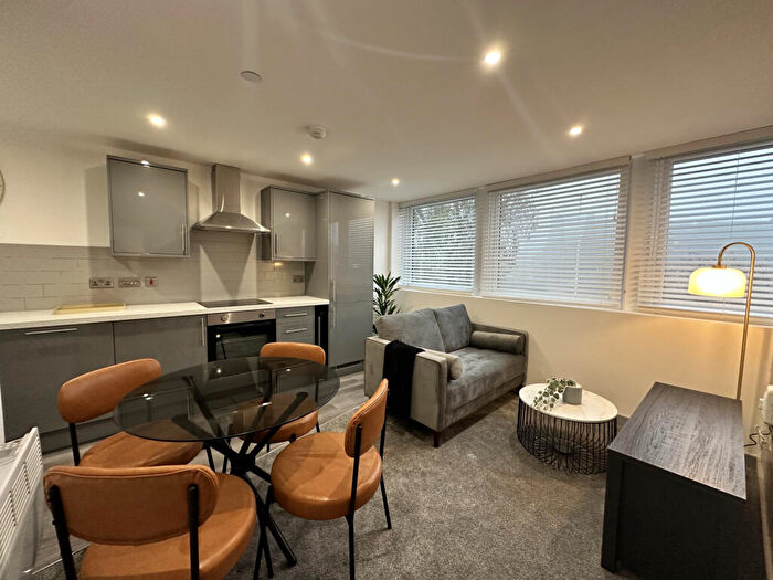 1 Bedroom Flat To Rent In Yeadon, LS19