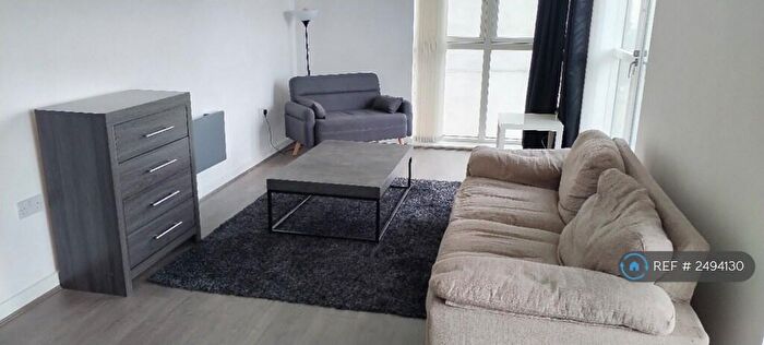 2 Bedroom Flat To Rent In Elmwood Lane, Leeds, LS2