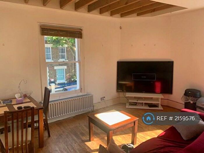 3 Bedroom Flat To Rent In Eversleigh Road, London, SW11