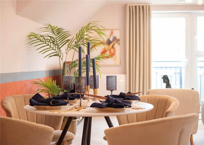 1 Bedroom Apartment For Sale In Reading Road, Wokingham, Berkshire, RG41