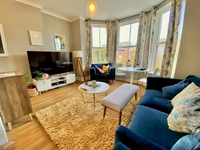 2 Bedroom Flat To Rent In The Beeches, West Didsbury, Manchester, M20
