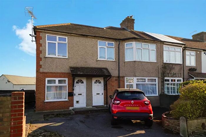 3 Bedroom Detached House To Rent In Merry Hill Road, Bushey, WD23