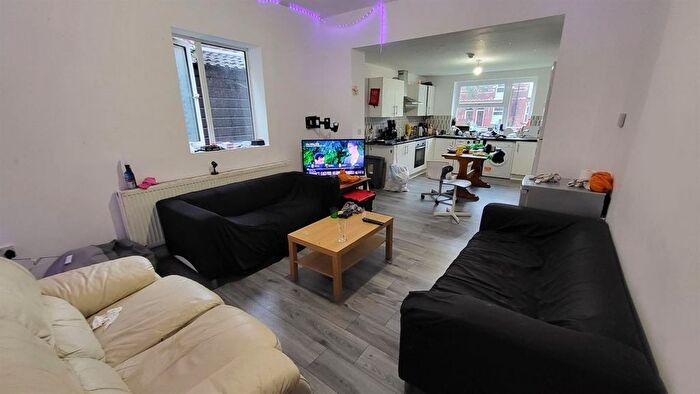 9 Bedroom Semi-Detached House To Rent In Egerton Road, Manchester, M14