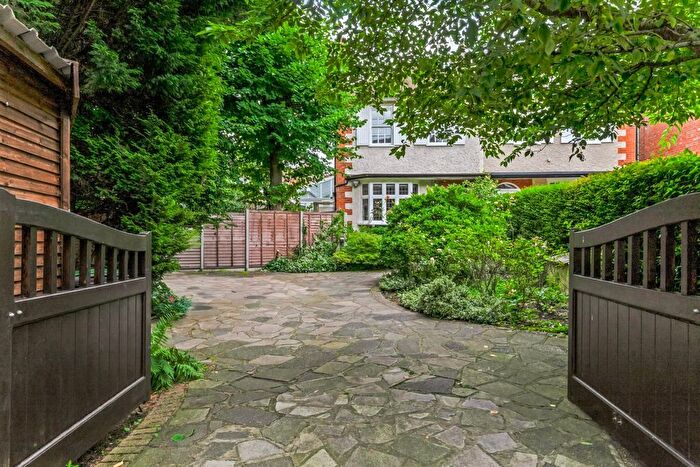 5 Bedroom Semi-Detached House For Sale In Causton Road, Highgate, London, N6