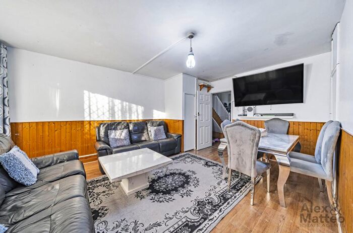 2 Bedroom Flat For Sale In Townsend House, Bermondsey, SE1