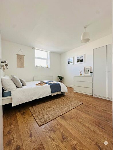 3 Bedroom Flat To Rent In Amersham Road, New Cross, SE14