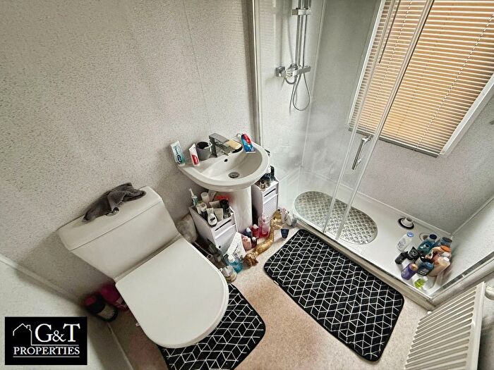 2 Bedroom Mobile/park Home For Sale In Hinksford Mobile Home Park, Kingswinford, DY6
