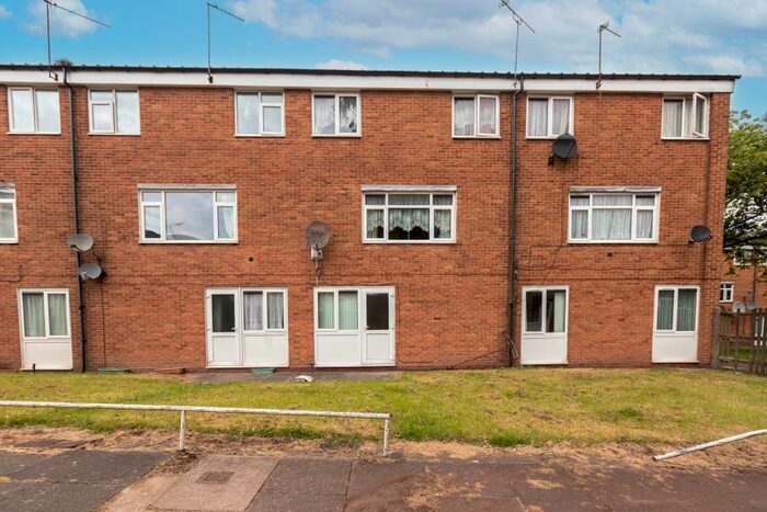 3 Bedroom Flat To Rent In Hubert Croft, Birmingham, B29