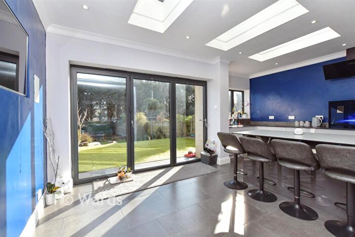 5 Bedroom Semi-Detached House For Sale In Chalkwell Road, Sittingbourne, Kent, ME10