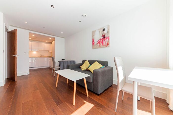 1 Bedroom Flat To Rent In Lincoln Plaza, Canary Wharf, E14