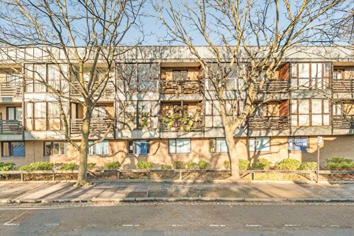 1 Bedroom Flat For Sale In New Road, London, N8