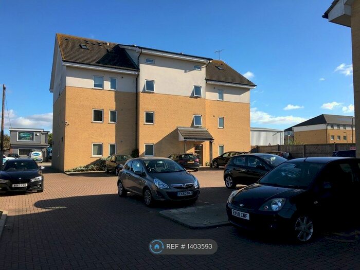 2 Bedroom Flat To Rent In Linden Court, Benfleet, SS7