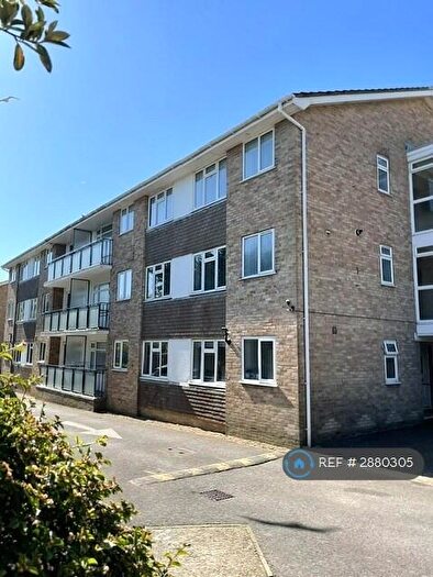 2 Bedroom Flat To Rent In Lustrells Vale, Brighton, BN2