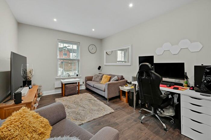 1 Bedroom Apartment For Sale In Baker Street, Weybridge, Surrey, KT13