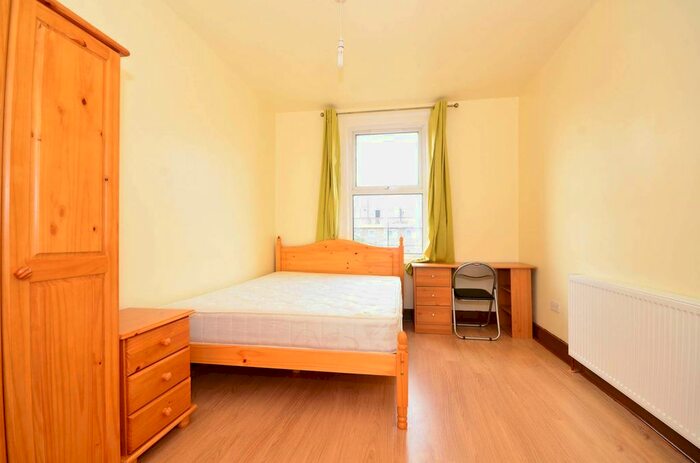 4 Bedroom Detached House To Rent In Idmiston Road, Stratford, London E15