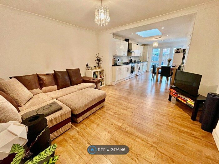 3 Bedroom Flat To Rent In Cecil Road, London, W3