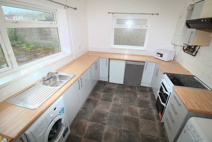 4 Bedroom End Of Terrace House To Rent In Oxford Street, Treforest, CF37